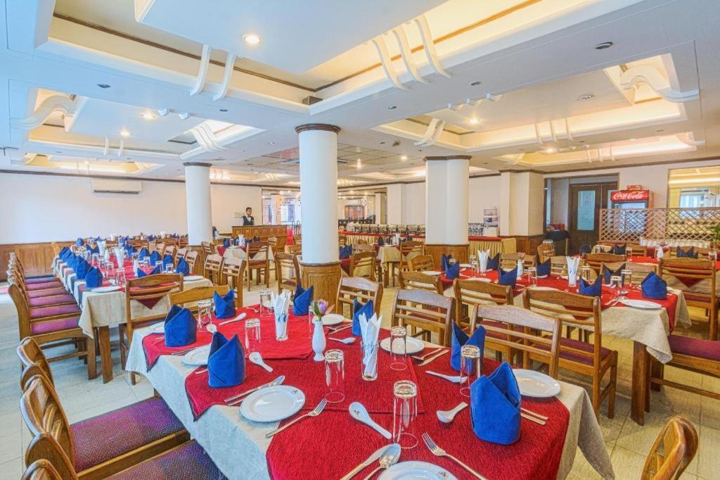 Hotel Sea Crown Кокс Базар Екстериор снимка