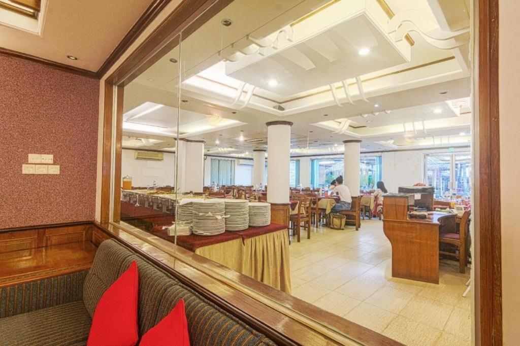 Hotel Sea Crown Кокс Базар Екстериор снимка
