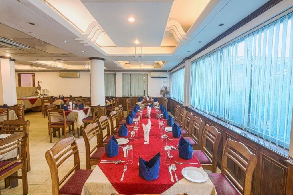 Hotel Sea Crown Кокс Базар Екстериор снимка